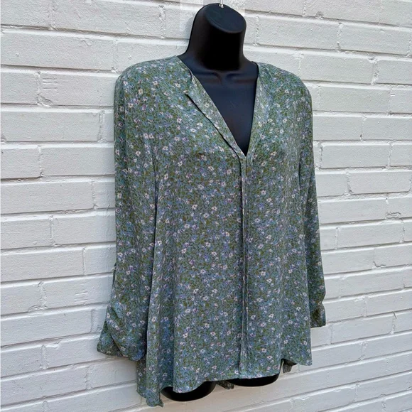 Bobeau Floral Green & Blue Hi Lo Blouse, SZ M NWOT - Picture 2 of 9
